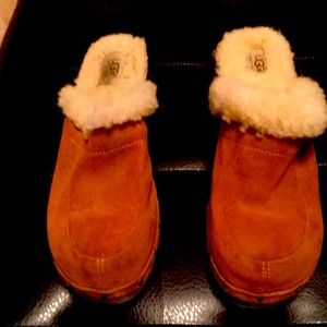 Ugg clogs neutral with fur lining